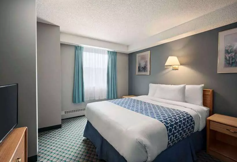 Отель Travelodge By Wyndham Edmonton Airport