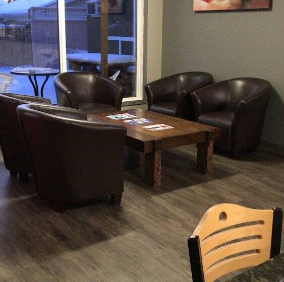 هتل Travelodge By Wyndham Edmonton Airport