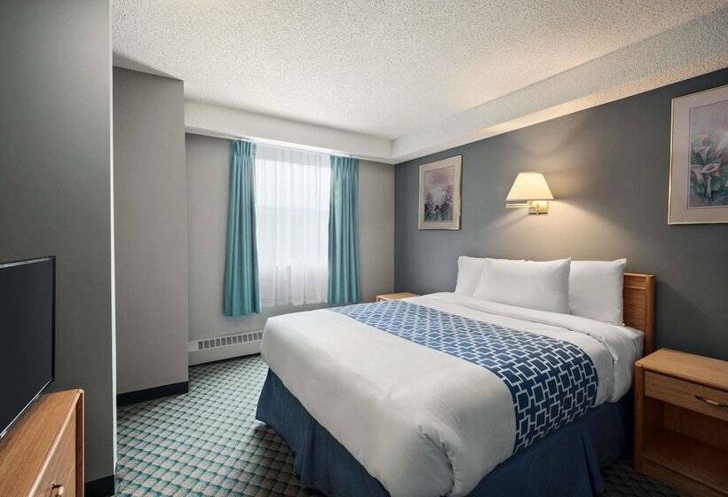 هتل Travelodge By Wyndham Edmonton Airport