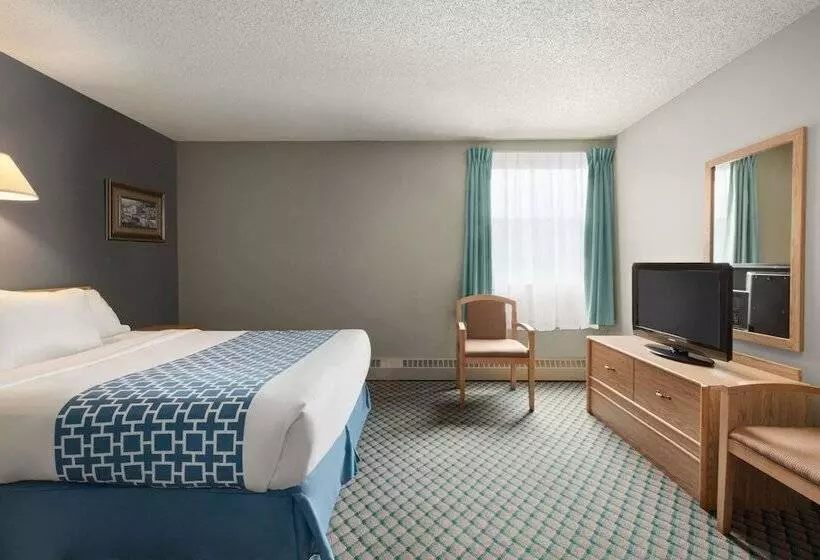 Отель Travelodge By Wyndham Edmonton Airport