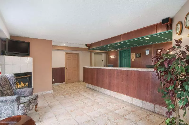 Отель Travelodge By Wyndham Edmonton Airport