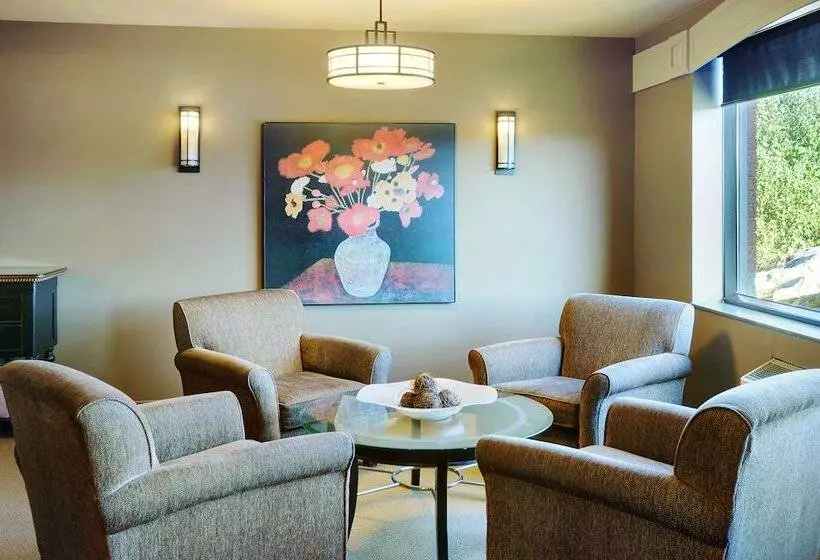 בית מלון כפרי Travelway Inn Sudbury