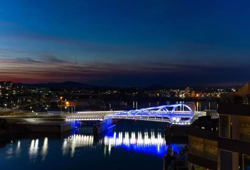 Victoria Regent Waterfront Hotel & Suites