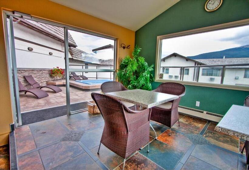 هتل Whistler's Inn