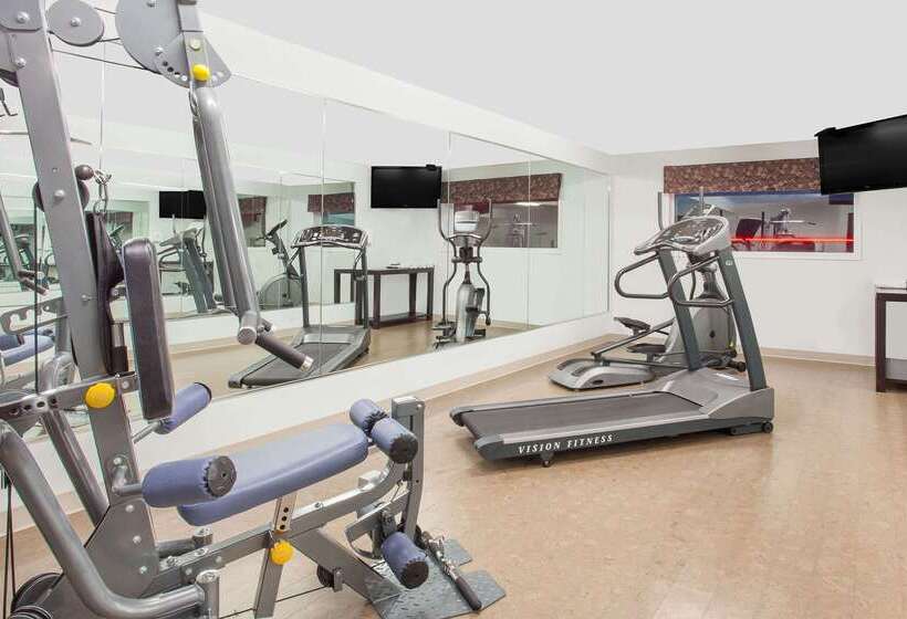 مُتل Super 8 By Wyndham Brandon Mb