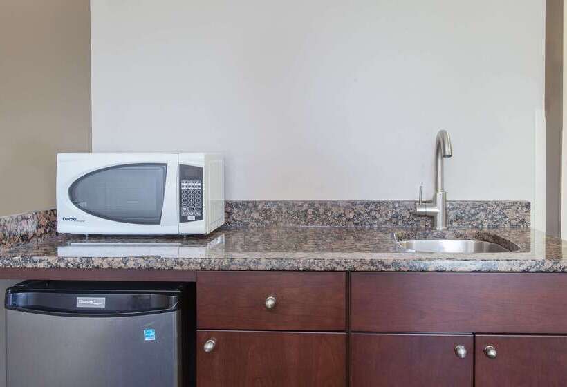 مُتل Super 8 By Wyndham Brandon Mb