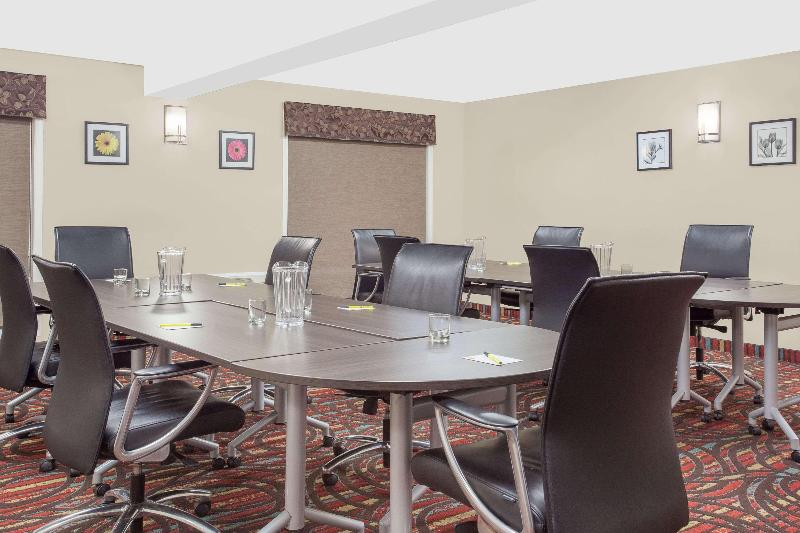 مُتل Super 8 By Wyndham Brandon Mb