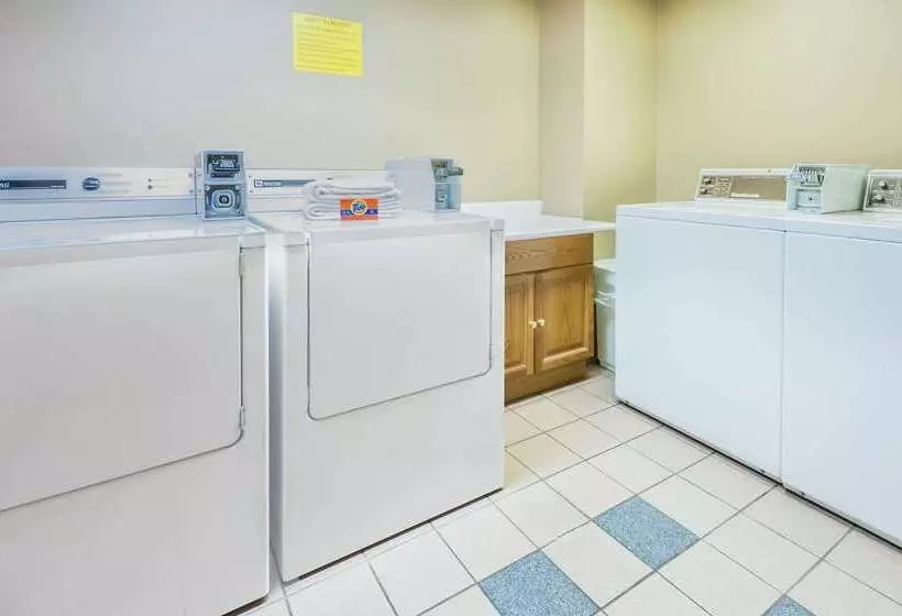 汽车旅馆  Super 8 By Wyndham Calgary/airport