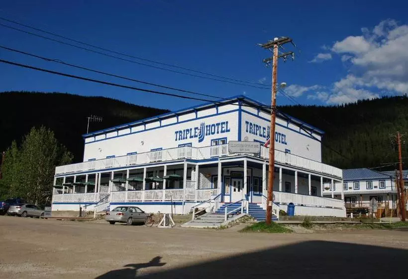 Отель Triple J