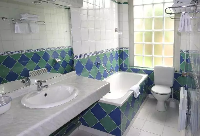 Отель Logis   Belle Hôtel, Lille Ouest