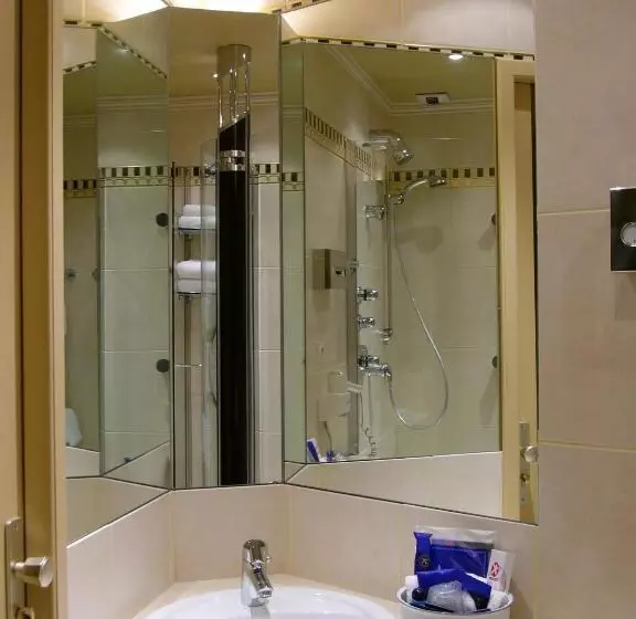 Отель Logis   Belle Hôtel, Lille Ouest