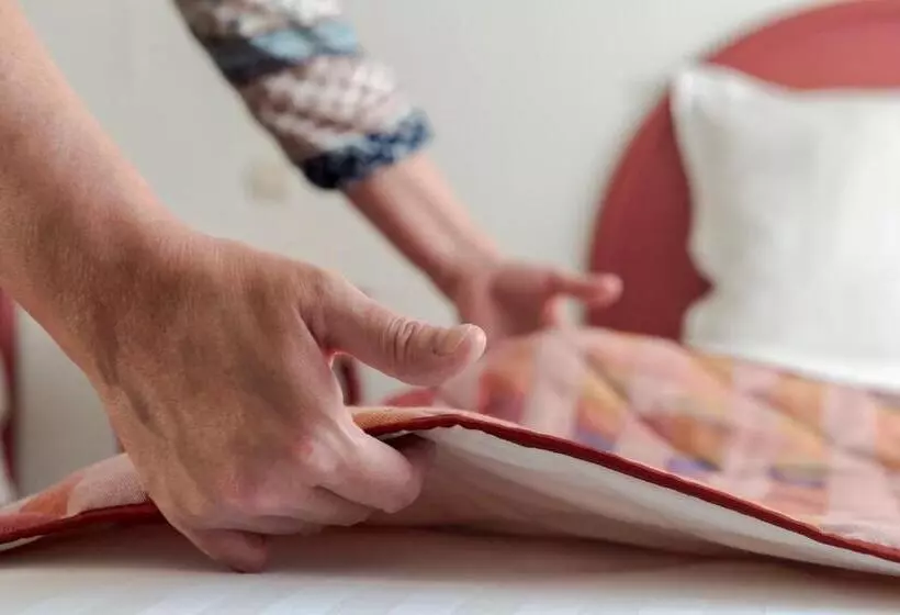 Отель Logis   Belle Hôtel, Lille Ouest