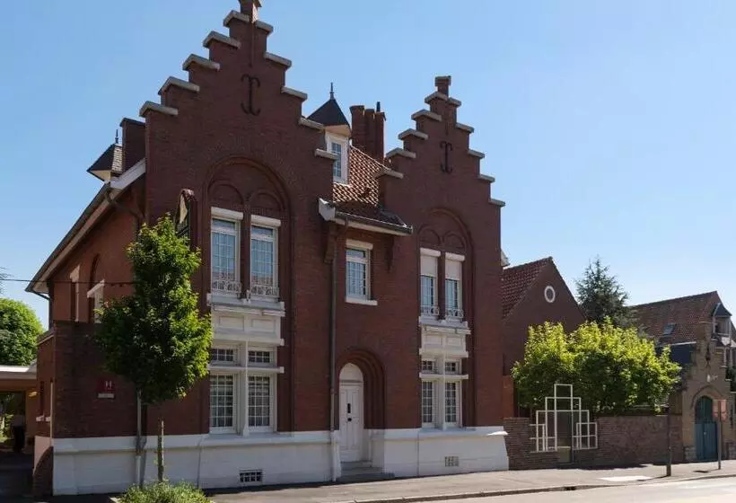 Отель Logis   Belle Hôtel, Lille Ouest