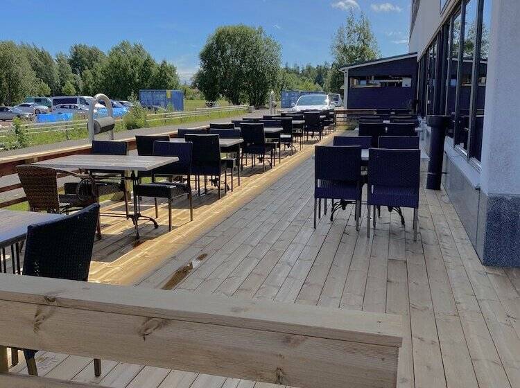 בית מלון כפרי Skyline Airport