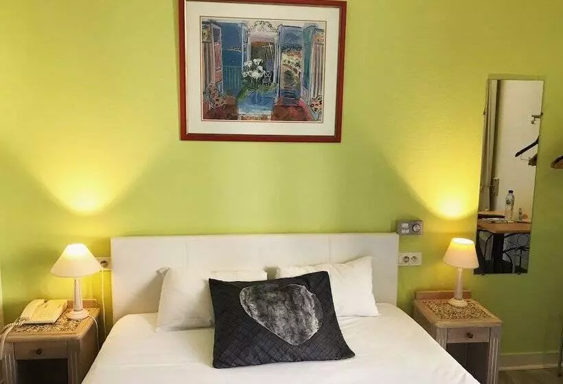 Brit Hotel Aux Sacres Reims Centre