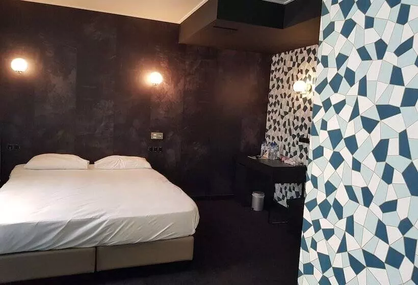 Brit Hotel Aux Sacres Reims Centre