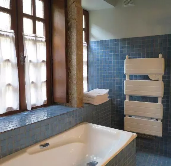 Отель Hostellerie Du Vieux Perouges