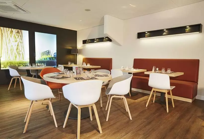 Отель Kyriad Paris Ouest Bezons La Défense