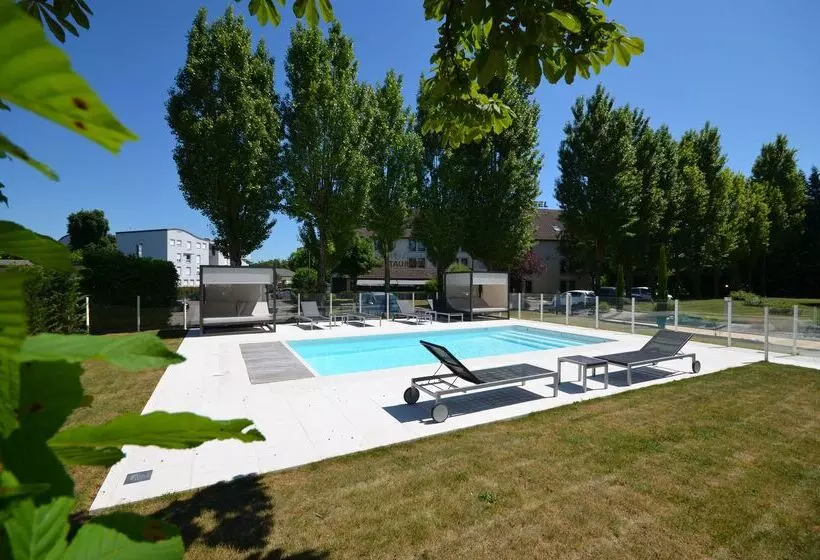 Отель Kyriad Dijon Est  Mirande