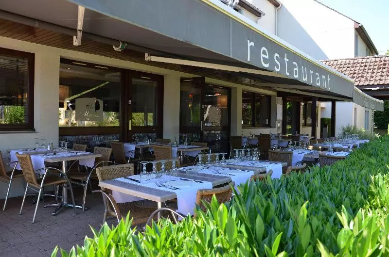 Отель Kyriad Dijon Est  Mirande