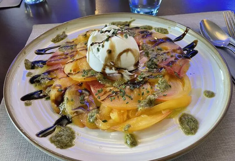 Отель Kyriad Dijon Est  Mirande