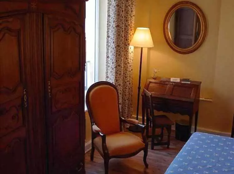 Отель Hôtel Du Théâtre Centre Historique Parking Souterrain Gratuit