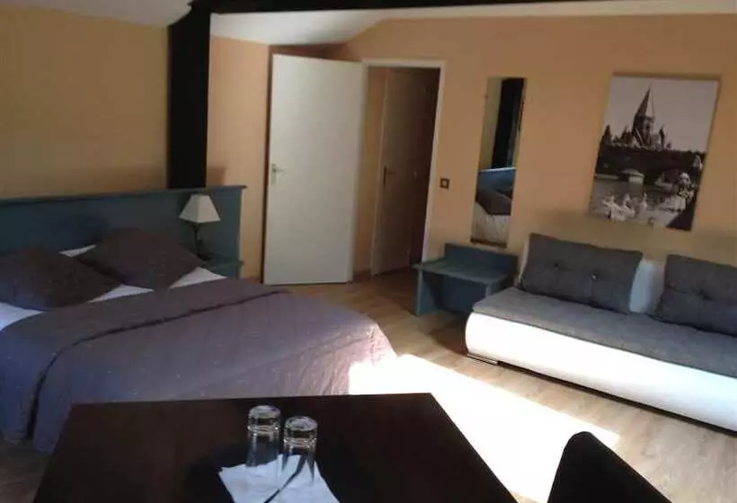 Отель Hôtel Du Théâtre Centre Historique Parking Souterrain Gratuit