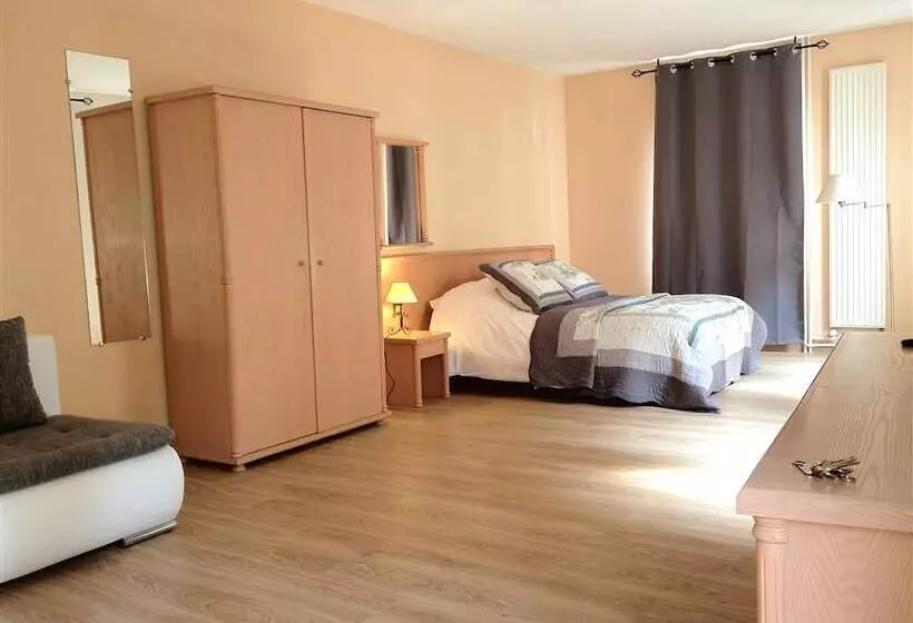 Отель Hôtel Du Théâtre Centre Historique Parking Souterrain Gratuit