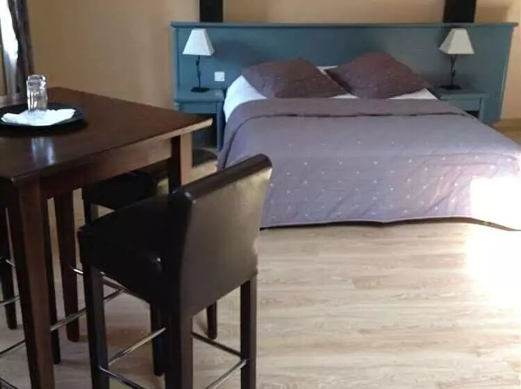 Отель Hôtel Du Théâtre Centre Historique Parking Souterrain Gratuit