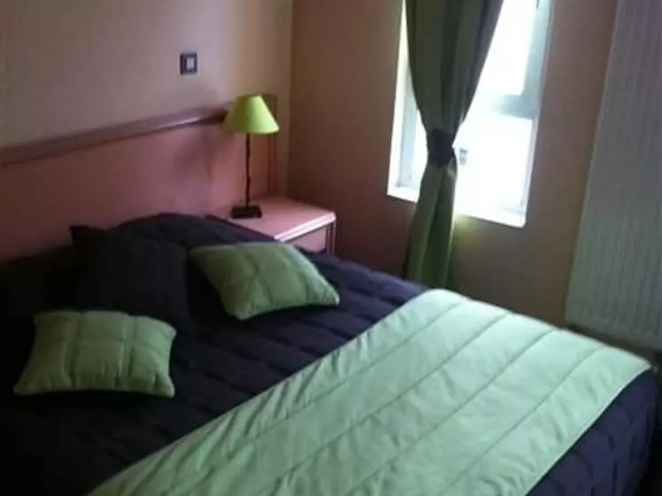 Отель Hôtel Du Théâtre Centre Historique Parking Souterrain Gratuit