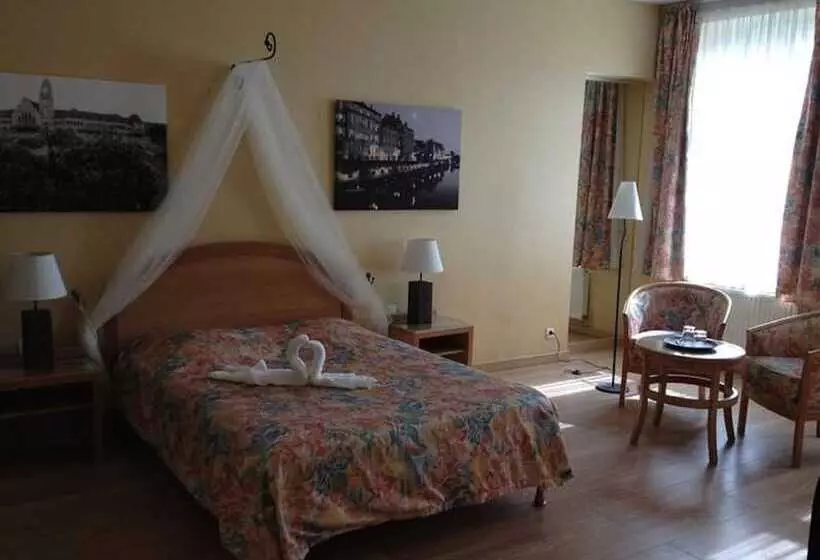 Отель Hôtel Du Théâtre Centre Historique Parking Souterrain Gratuit