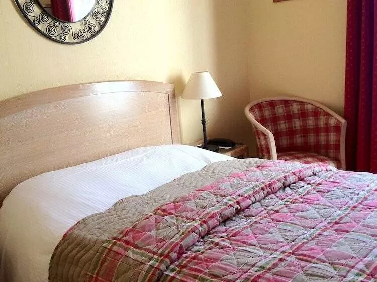 Отель Hôtel Du Théâtre Centre Historique Parking Souterrain Gratuit