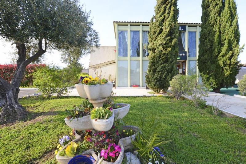 هتل Hôtel Les Jardins