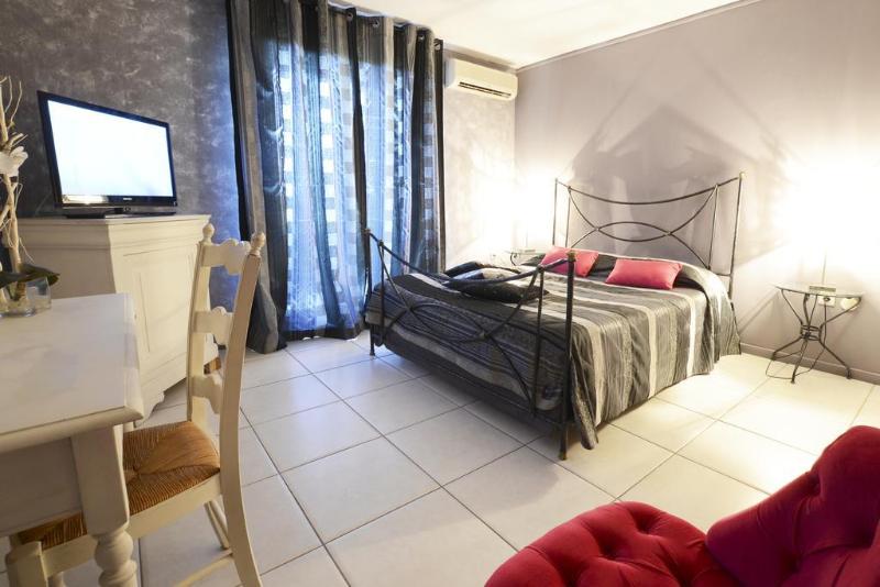 هتل Hôtel Les Jardins