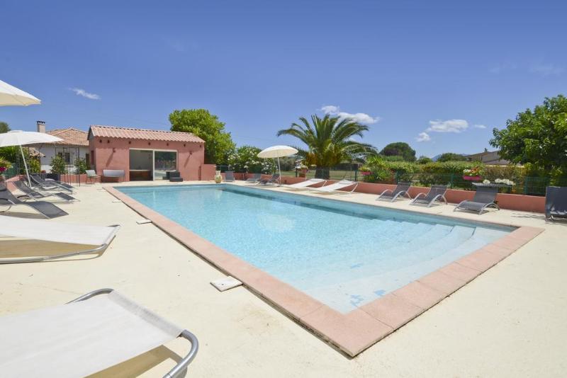 هتل Hôtel Les Jardins