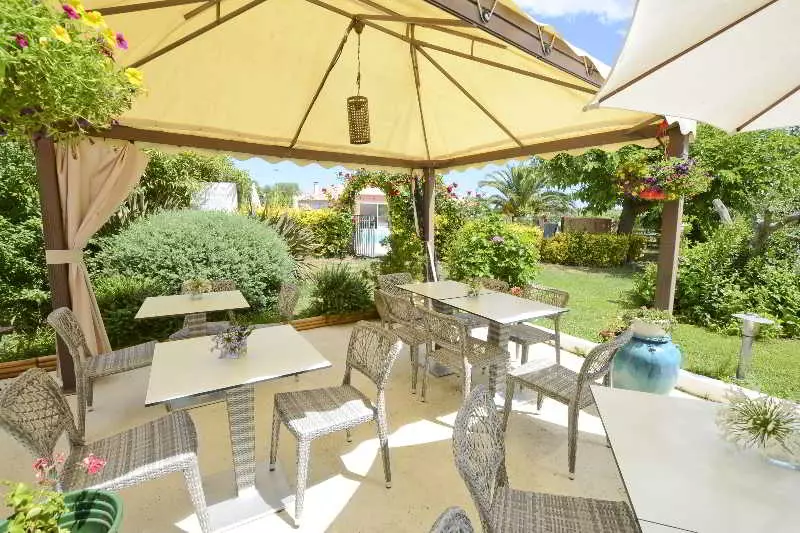 호텔 Hôtel Les Jardins