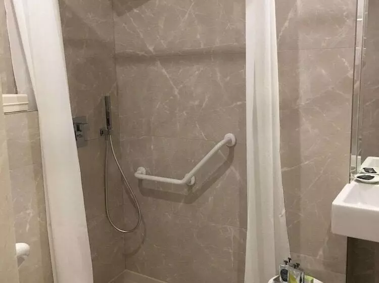 هتل Louvre Sainte Anne