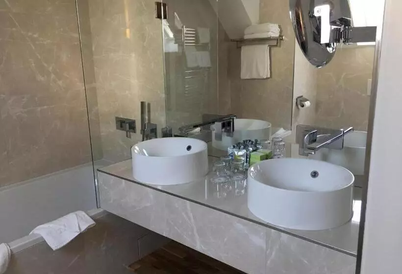 هتل Louvre Sainte Anne