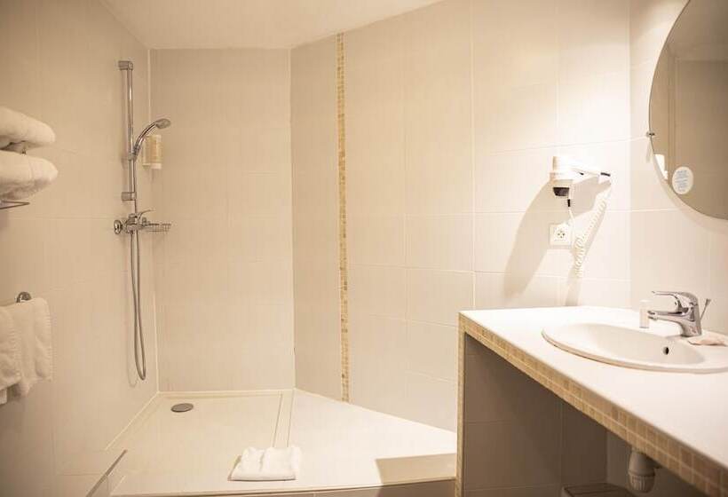 فندق Port Marine