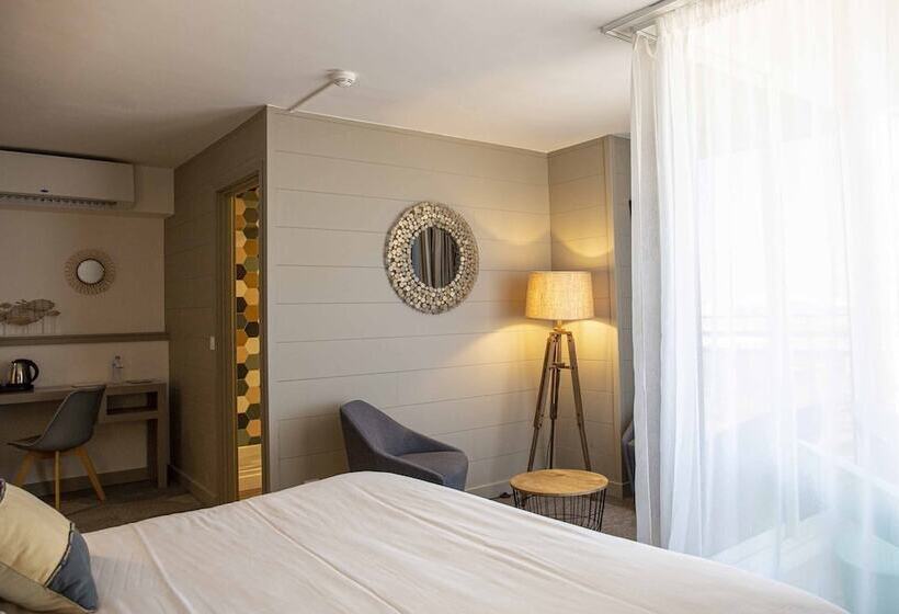 فندق Port Marine