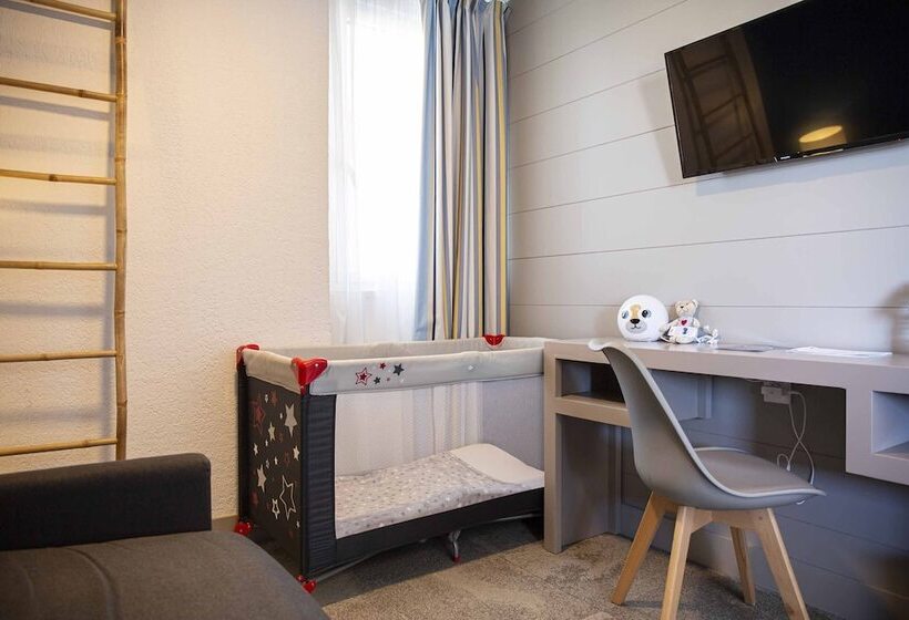 فندق Port Marine