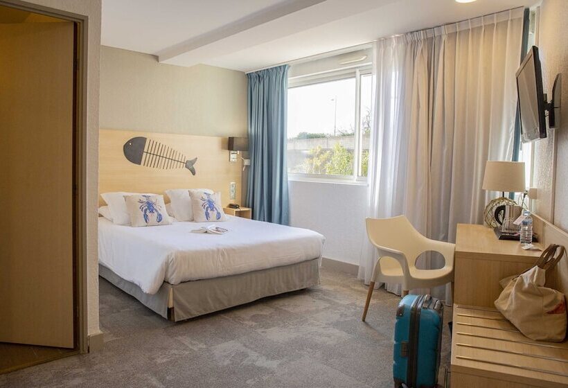 فندق Port Marine