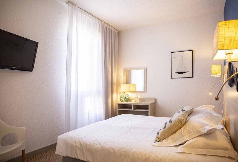 فندق Port Marine