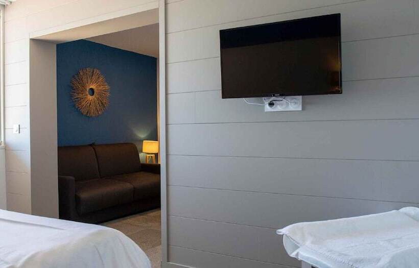 فندق Port Marine