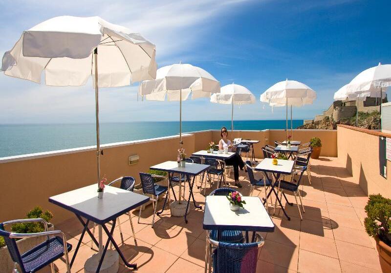 فندق Port Marine