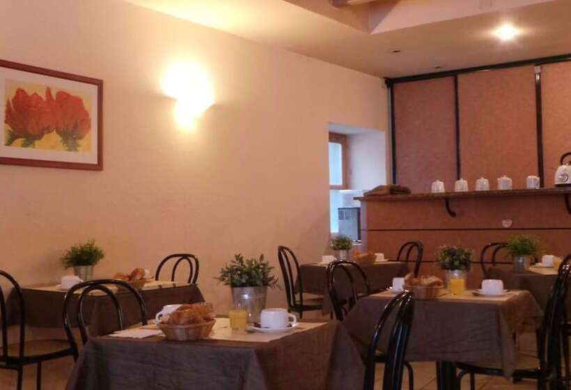 فندق Logis Hôtel Saint Jacques