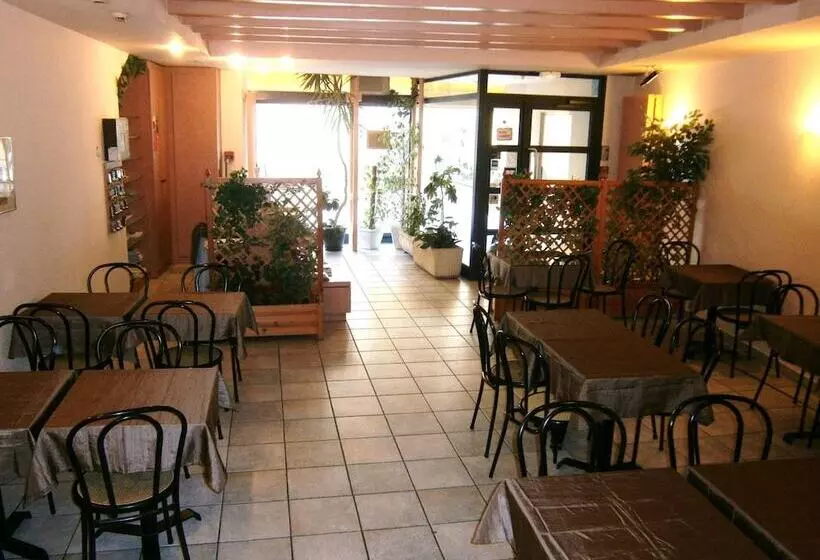 酒店 Logis Hôtel Saint Jacques