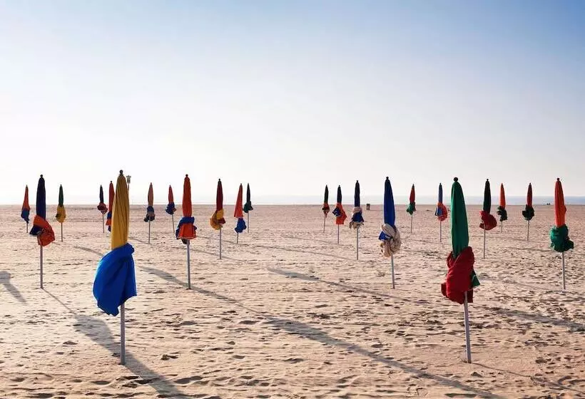 Отель Mercure Deauville Centre