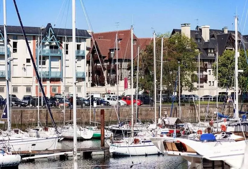 Отель Mercure Deauville Centre
