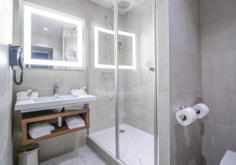 Отель Mercure Rennes Centre Place Bretagne